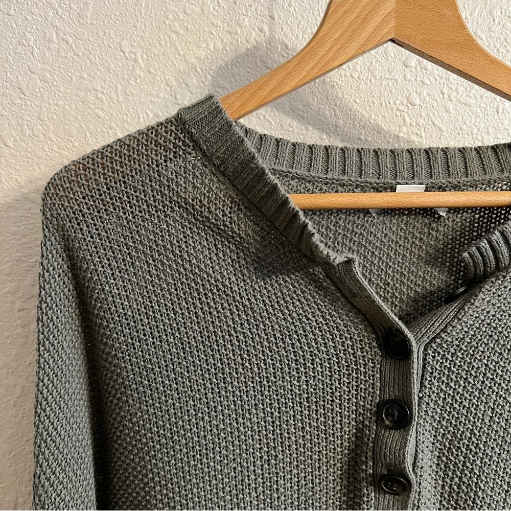 American Eagle Sweater